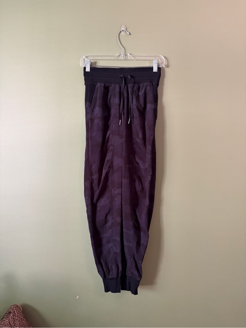 Lululemon Dance Studio Mid Rise Jogger Camo Black Pants Sz 2 - Picture 2 of 8